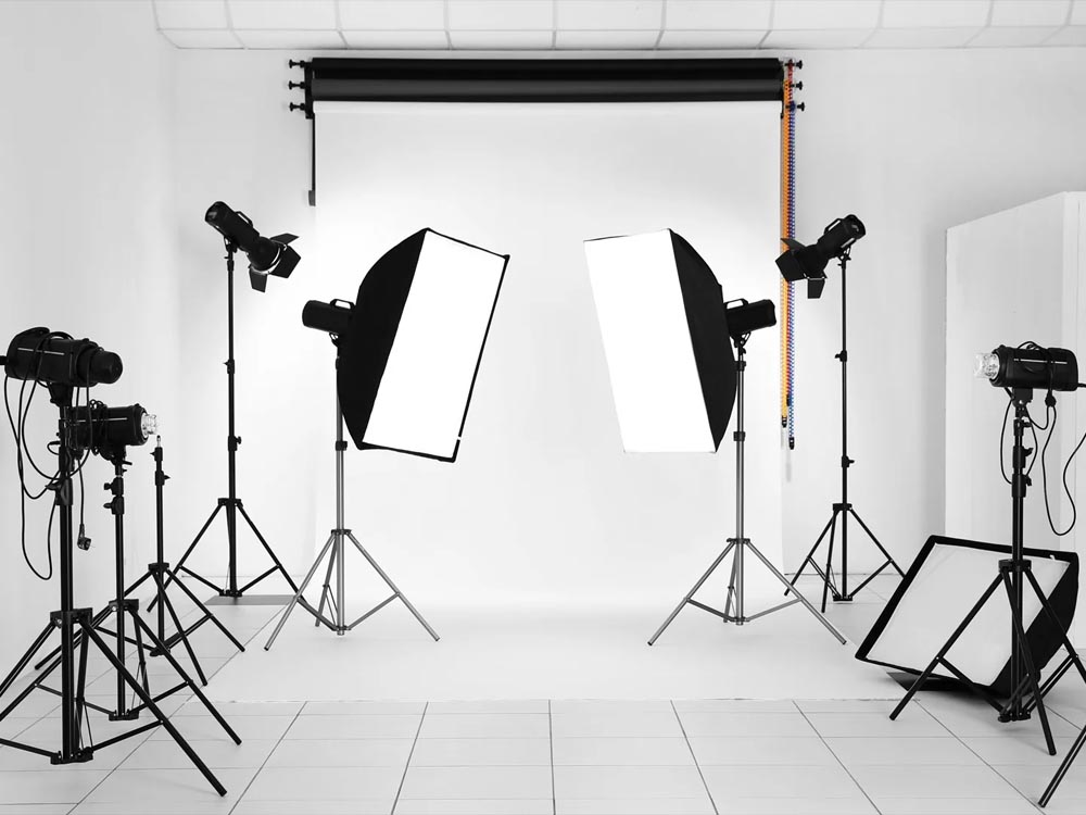 Photo Studios Kampala Uganda. Available at friendly price from leading camera stores, photo and video studio equipment, sound recording, camera lighting equipment, photography and videography equipment shops/camera shops in Kampala Uganda, East Africa. Camera Shop/Store Uganda | camerasug.com