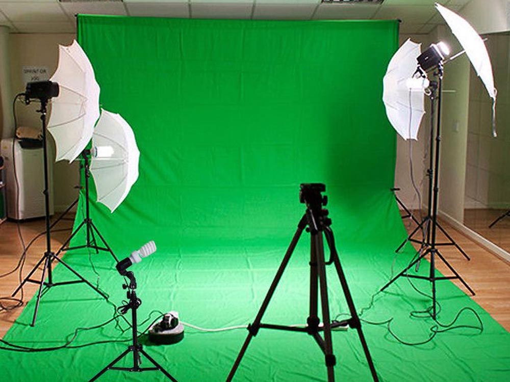 Studio Lights Kampala Uganda. Available at friendly price from leading camera stores, photo and video studio equipment, sound recording, camera lighting equipment, photography and videography equipment shops/camera shops in Kampala Uganda, East Africa. Camera Shop/Store Uganda | camerasug.com