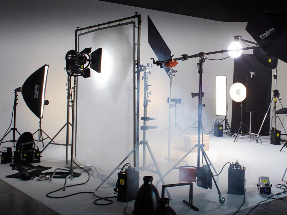 Video Studios Kampala Uganda. Available at friendly price from leading camera stores, photo and video studio equipment, sound recording, camera lighting equipment, photography and videography equipment shops/camera shops in Kampala Uganda, East Africa. Camera Shop/Store Uganda | camerasug.com