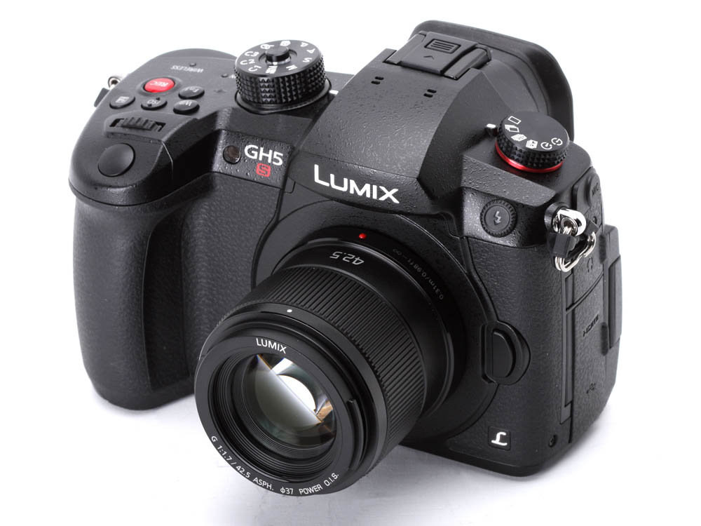 Panasonic Lumix GH5S Mirrorless Camera. Compact Filmmaking Camera. Capture Cinema 4K 60p/50p with unlimited recording time, not even when shooting FHD or 4K video. The power of having film creation capabilities inside the camera sets a new precedent in guerilla style filmmaking, you can record 4:2:2 10-bit to SD card whilst simultaneously feeding the live signal thru a full-size HDMI port connected to an external monitor or recorder. Cameras Uganda. Photo And Video Camera Supplier/Store/Shop in Uganda, East Africa, Kenya, South Sudan, Rwanda, Tanzania, Burundi, DRC-Congo. camerasug.com